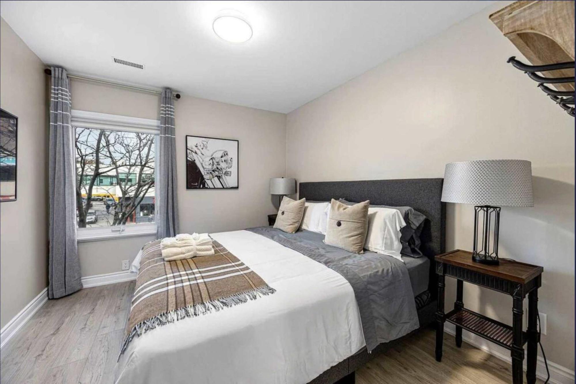 Casa St Clair - Suite -Style Suite W Lrg Patio Toronto Exterior photo